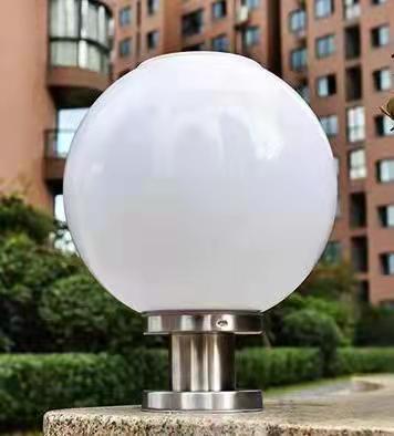 太阳能球型柱头灯